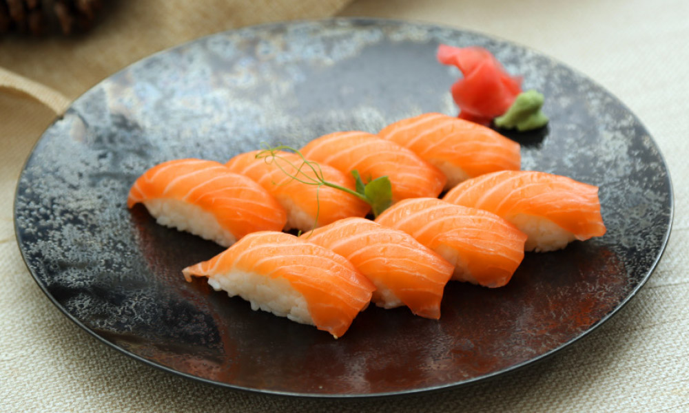 M6 SUSHI SAUMON